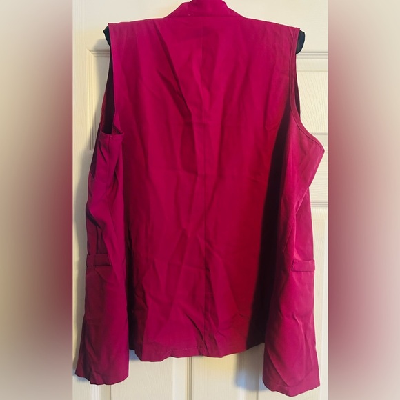 Vibrant Fuschia Sleeveless Vest for Women - Picture 6 of 6
